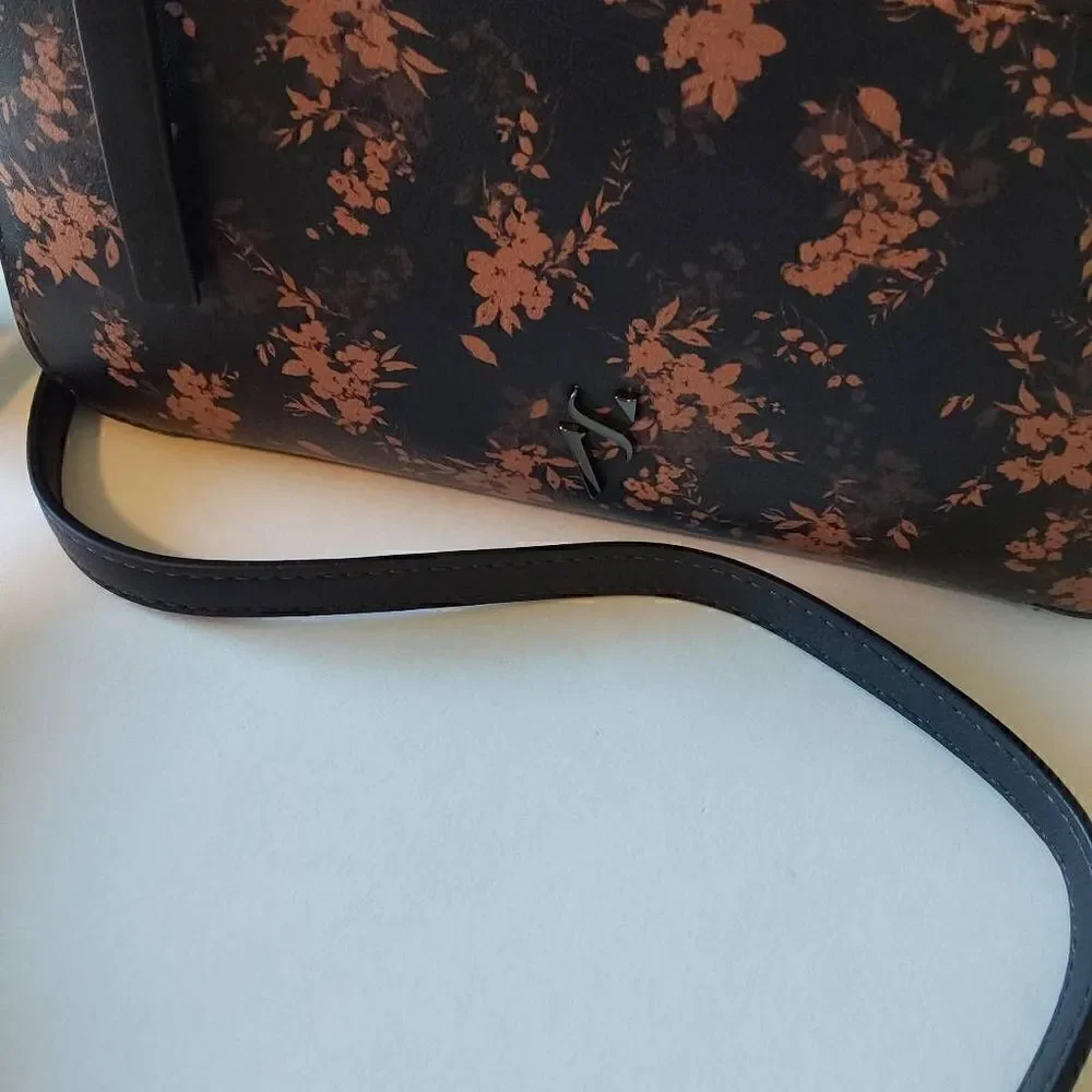 Simply Vera Sintra Crossbody Black/Brown New